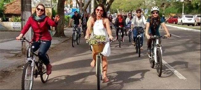 Ação de mulheres ciclistas em São Paulo