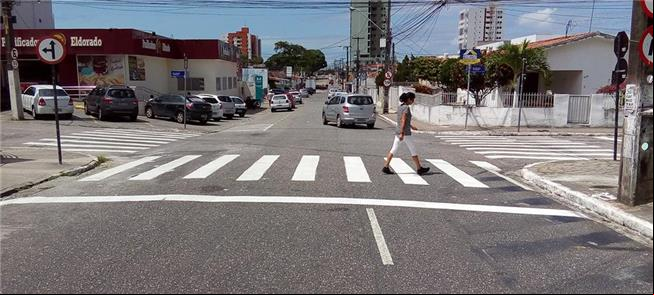 Prefeitura está refazendo a pintura de faixas em v